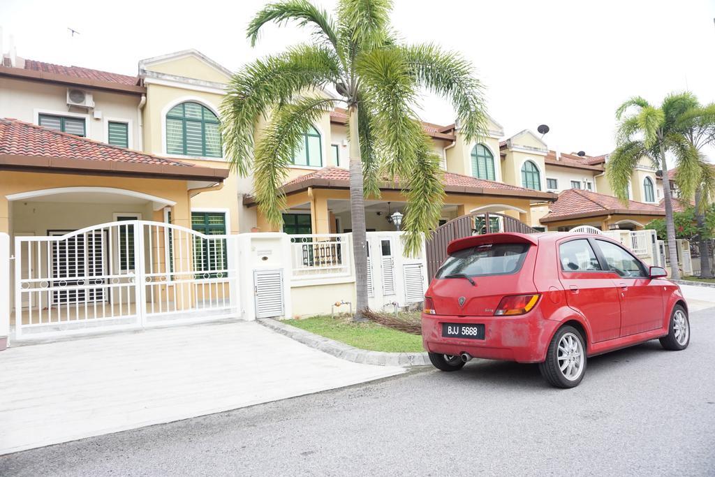 Warisan Indah Homestay Klia 1 Melayu Sahaja Sepang Exterior photo