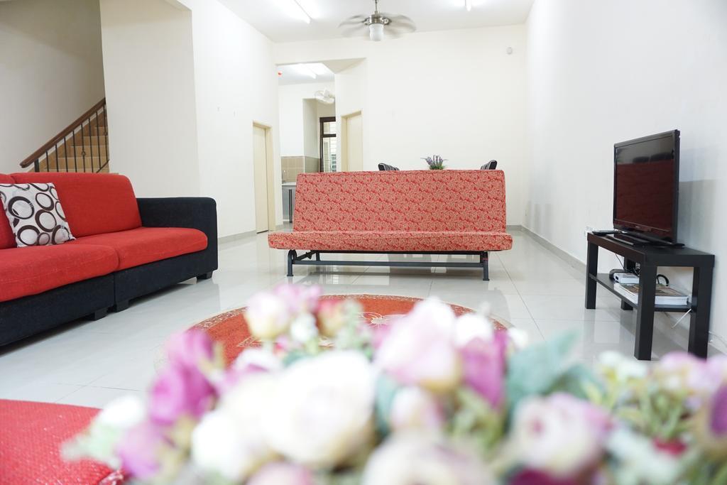 Warisan Indah Homestay Klia 1 Melayu Sahaja Sepang Exterior photo